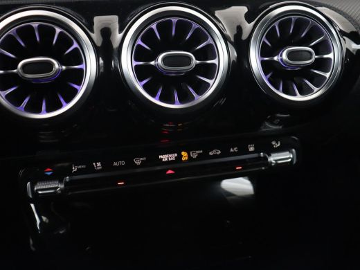 Mercedes-Benz CLA 250e AMG Night | Stoelverwarming | Carplay | Camera | Widescreen | Sfeerverlichting | Leder/Alcan... ActivLease financial lease