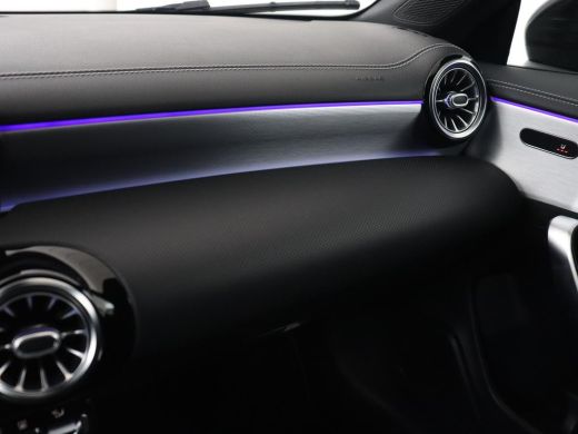 Mercedes-Benz CLA 250e AMG Night | Stoelverwarming | Carplay | Camera | Widescreen | Sfeerverlichting | Leder/Alcan... ActivLease financial lease