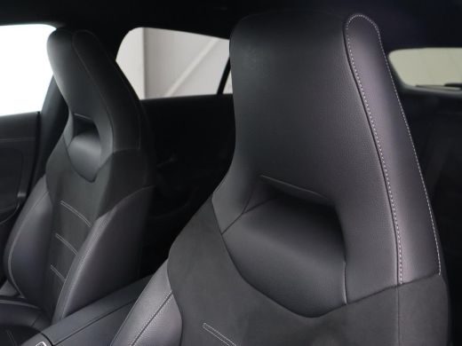 Mercedes-Benz CLA 250e AMG Night | Stoelverwarming | Carplay | Camera | Widescreen | Sfeerverlichting | Leder/Alcan... ActivLease financial lease