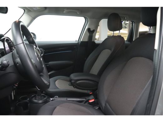 Mini Cooper Cooper Classic Automaat / LED / Airconditioning / Cruise Control / PDC ActivLease financial lease