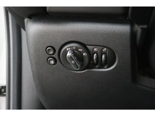 Mini Cooper Cooper Classic Automaat / LED / Airconditioning / Cruise Control / PDC ActivLease financial lease