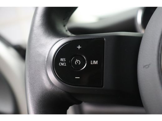 Mini Cooper Cooper Classic Automaat / LED / Airconditioning / Cruise Control / PDC ActivLease financial lease