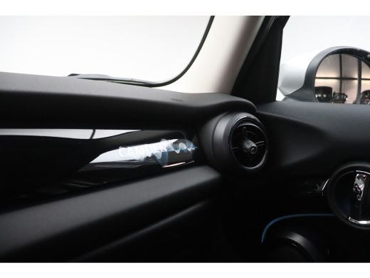 Mini Cooper Cooper Classic Automaat / LED / Airconditioning / Cruise Control / PDC ActivLease financial lease