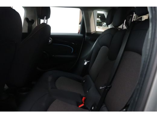 Mini Cooper Cooper Classic Automaat / LED / Airconditioning / Cruise Control / PDC ActivLease financial lease