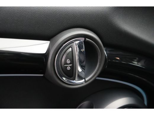 Mini Cooper Cooper Classic Automaat / LED / Airconditioning / Cruise Control / PDC ActivLease financial lease