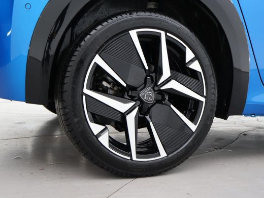 Peugeot 208 1.2 PT 100 PK GT + SPORTSTOELEN | 17 INCH | CAMERA | SFEERVERLICHTING | NAVIGATIE | CARPLAY | DAB ActivLease financial lease