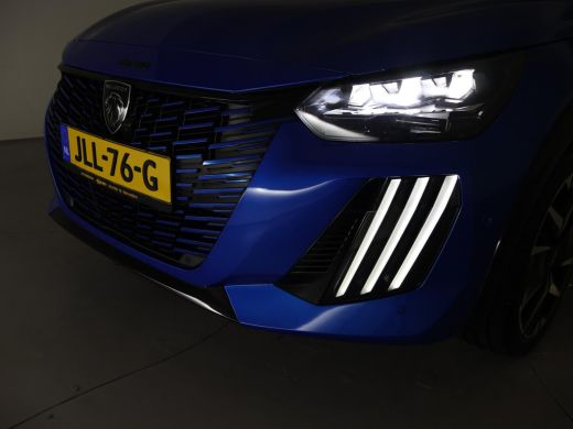 Peugeot 208 1.2 PT 100 PK GT + SPORTSTOELEN | 17 INCH | CAMERA | SFEERVERLICHTING | NAVIGATIE | CARPLAY | DAB ActivLease financial lease