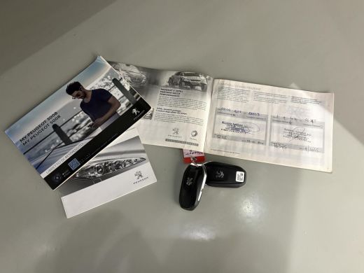 Peugeot 3008 1.6 PHEV HYbrid 225PK Allure|Camera|Carplay|Navi|PDC|Side assist|Lane Assist| ActivLease financial lease