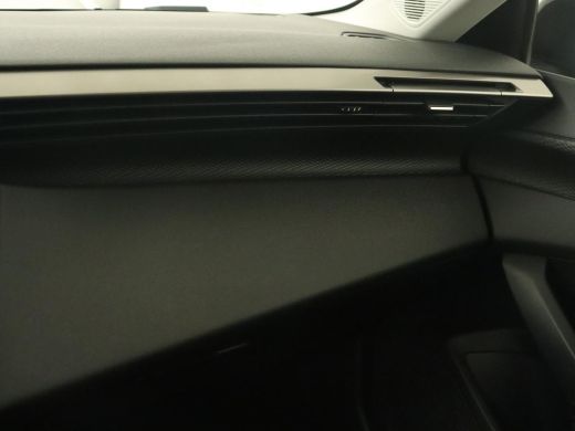 Peugeot 308 1.6 PHEV Active Pack Business | Stoelverwarming | Half leder | Trekhaak | Navigatie | Full LED | ... ActivLease financial lease