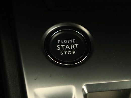 Peugeot 308 1.6 PHEV Active Pack Business | Stoelverwarming | Half leder | Trekhaak | Navigatie | Full LED | ... ActivLease financial lease