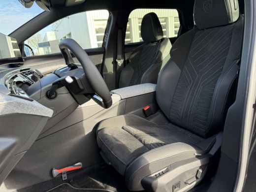 Peugeot e-5008 GT Avantage 73 kWh | 2 stoelen op derde rij | Achterstoelen verwarmd | Airco separaat achter ActivLease financial lease