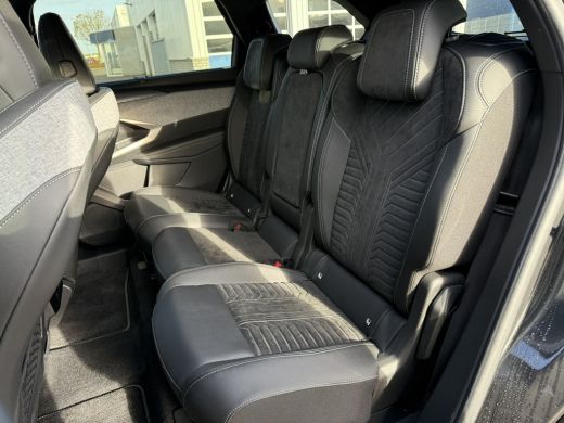 Peugeot e-5008 GT Avantage 73 kWh | 2 stoelen op derde rij | Achterstoelen verwarmd | Airco separaat achter ActivLease financial lease