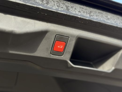 Peugeot e-5008 GT Avantage 73 kWh | 2 stoelen op derde rij | Achterstoelen verwarmd | Airco separaat achter ActivLease financial lease