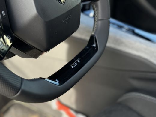 Peugeot e-5008 GT Avantage 73 kWh | 2 stoelen op derde rij | Achterstoelen verwarmd | Airco separaat achter ActivLease financial lease