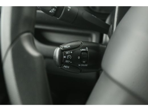 Peugeot e-Expert L2H1 75 kWh | SOH 99% | Snelladen | Elektrisch | 360&deg; Camera | Airco | Cruise | Carplay | Parkeer... ActivLease financial lease