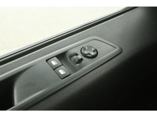 Peugeot e-Expert L2H1 75 kWh | SOH 99% | Snelladen | Elektrisch | 360&deg; Camera | Airco | Cruise | Carplay | Parkeer... ActivLease financial lease