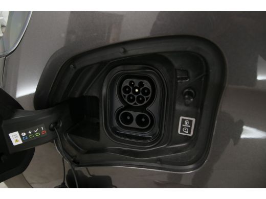 Peugeot e-Expert L2H1 75 kWh | SOH 99% | Snelladen | Elektrisch | 360&deg; Camera | Airco | Cruise | Carplay | Parkeer... ActivLease financial lease