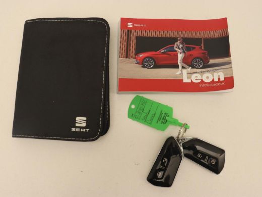 Seat Leon 1.0 TSI FR Intens | Stoel & stuurverwarming | Carplay | Camera | Adaptive cruise | Navigatie | Pa... ActivLease financial lease