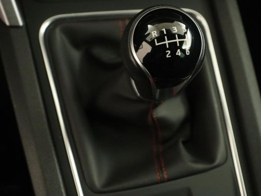 Seat Leon 1.0 TSI FR Intens | Stoel & stuurverwarming | Carplay | Camera | Adaptive cruise | Navigatie | Pa... ActivLease financial lease