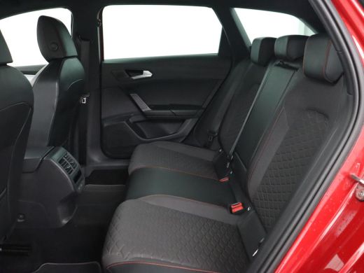 Seat Leon 1.5 TSI FR Business Intense | Trekhaak | Carplay | Adaptive cruise | Navigatie | Sportstoelen | C... ActivLease financial lease