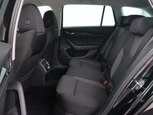 Skoda Octavia 1.0 TSI Business Edition | Carplay | Sfeerverlichting | Navigatie | Full LED | Parkeerhulp | Geti... ActivLease financial lease