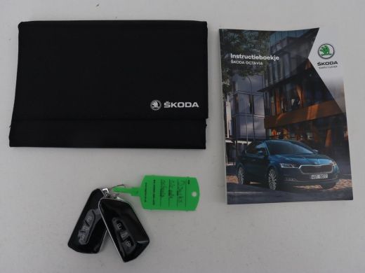 Skoda Octavia 1.5 TSI First Edition | Head-Up | Stoelverwarming | Adaptive cruise | Leder/Alcantara | Side Assi... ActivLease financial lease