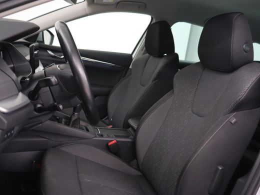 Skoda Octavia 1.5 TSI First Edition | Stoelverwarming | Adaptive cruise | Carplay | Sfeerverlichting | Matrix L... ActivLease financial lease