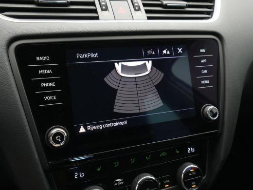 Skoda Octavia Combi 1.0 TSI 115pk Greentech Business Edition Navigatie Stoelverwarming Clima Pdc Cruise Argon ActivLease financial lease