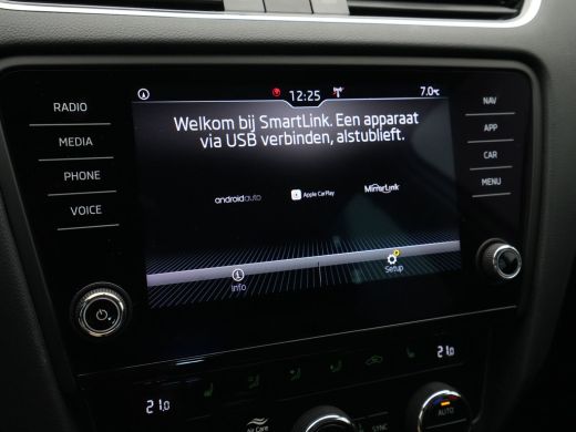 Skoda Octavia Combi 1.0 TSI 115pk Greentech Business Edition Navigatie Stoelverwarming Clima Pdc Cruise Argon ActivLease financial lease