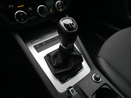 Skoda Octavia Combi 1.0 TSI 115pk Greentech Business Edition Navigatie Stoelverwarming Clima Pdc Cruise Argon ActivLease financial lease