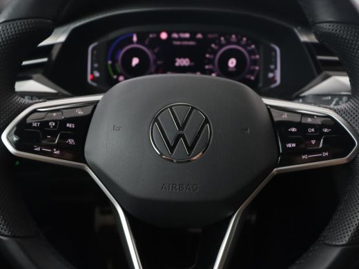 Volkswagen Arteon 1.4 eHybrid R Line | Trekhaak | Leder/Alcantara | Massage | Camera | Adaptive cruise | Achterbank... ActivLease financial lease
