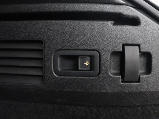 Volkswagen Arteon 1.4 eHybrid R Line | Trekhaak | Leder/Alcantara | Massage | Camera | Adaptive cruise | Achterbank... ActivLease financial lease