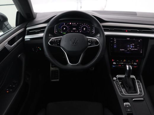 Volkswagen Arteon 1.4 eHybrid R Line | Trekhaak | Leder/Alcantara | Massage | Camera | Adaptive cruise | Achterbank... ActivLease financial lease
