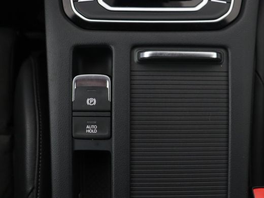 Volkswagen Arteon 1.4 eHybrid R Line | Trekhaak | Leder/Alcantara | Massage | Camera | Adaptive cruise | Achterbank... ActivLease financial lease