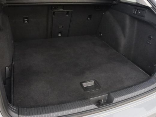 Volkswagen Golf Variant 1.0 TSI Life | Trekhaak | Stoelverwarming | Camera | Carplay | Adaptive cruise | Stuurverwarming ... ActivLease financial lease