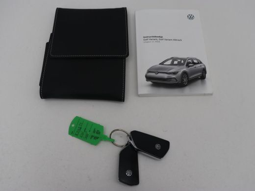 Volkswagen Golf Variant 1.0 TSI Life | Trekhaak | Stoelverwarming | Camera | Carplay | Adaptive cruise | Stuurverwarming ... ActivLease financial lease