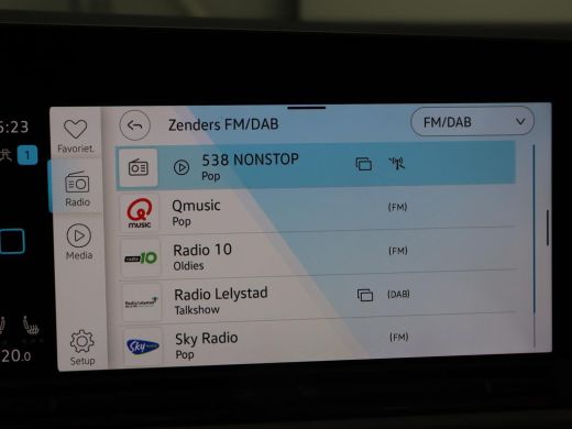 Volkswagen Golf Variant 1.0 TSI Life | Trekhaak | Stoelverwarming | Camera | Carplay | Adaptive cruise | Stuurverwarming ... ActivLease financial lease