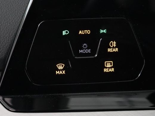 Volkswagen Golf Variant 1.0 TSI Life | Trekhaak | Stoelverwarming | Camera | Carplay | Adaptive cruise | Stuurverwarming ... ActivLease financial lease