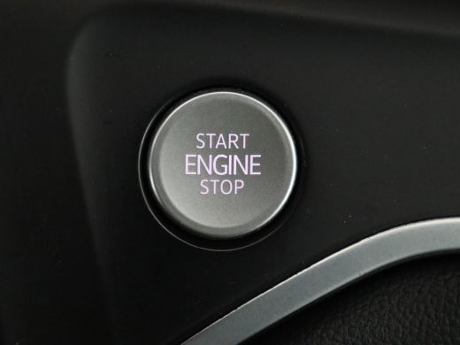 Volkswagen Golf Variant 1.0 TSI Life | Trekhaak | Stoelverwarming | Camera | Carplay | Adaptive cruise | Stuurverwarming ... ActivLease financial lease