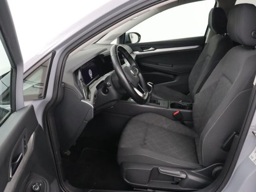 Volkswagen Golf Variant 1.0 TSI Life | Trekhaak | Stoelverwarming | Camera | Carplay | Adaptive cruise | Stuurverwarming ... ActivLease financial lease