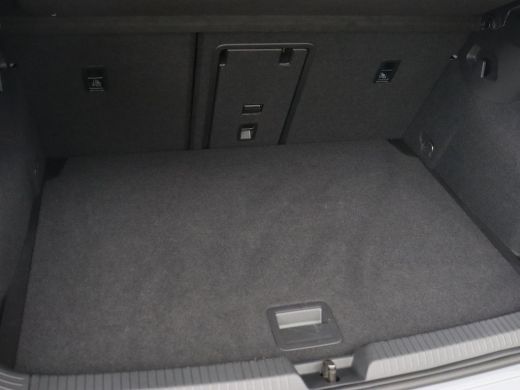 Volkswagen Golf 2.0 TSI GTI | Carplay | Sfeerverlichting | LED Plus | Sportstoelen | Parkeerhulp | Digital Cockpi... ActivLease financial lease