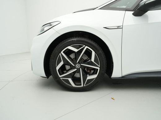 Volkswagen ID.3 First Plus 58 kWh 204pk Camera Navigatie Carplay Stoel/Stuurverwarming Pdc Acc 89 ActivLease financial lease