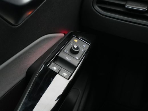 Volkswagen ID.3 First Plus 58 kWh 204pk Camera Navigatie Carplay Stoel/Stuurverwarming Pdc Acc 89 ActivLease financial lease