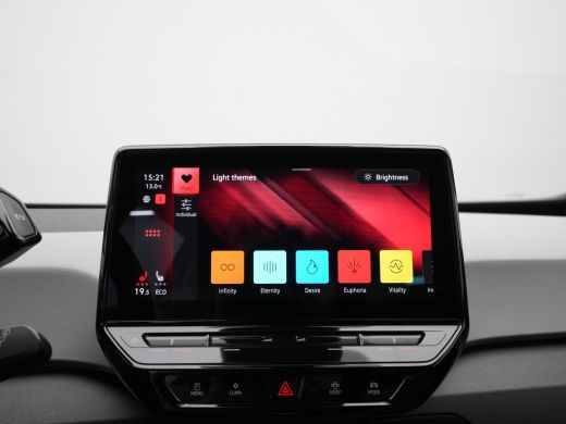 Volkswagen ID.3 First Plus 58 kWh 204pk Camera Navigatie Carplay Stoel/Stuurverwarming Pdc Acc 89 ActivLease financial lease