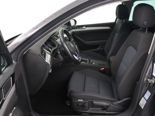 Volkswagen Passat 1.4 TSI PHEV GTE | Trekhaak | Stoelverwarming | Massage | Camera | Carplay | Adaptive cruise | Si... ActivLease financial lease