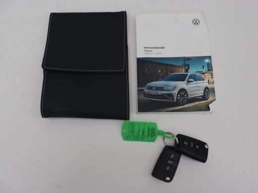 Volkswagen Tiguan 1.5 TSI Comfortline | Panoramadak | Stoelverwarming | Massage | Adaptive cruise | Carplay | Navig... ActivLease financial lease