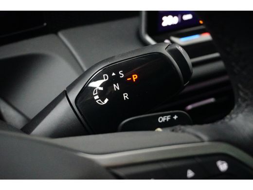 Volkswagen Tiguan 1.5 TSI eHybrid 204 pk Life 6-DSG | Panoramadak | Wegklapbare Trekhaak | Rondomzicht camera | ActivLease financial lease