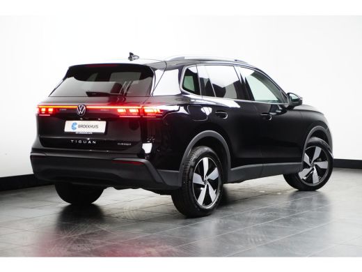 Volkswagen Tiguan 1.5 TSI eHybrid 204 pk Life 6-DSG | Panoramadak | Wegklapbare Trekhaak | Rondomzicht camera | ActivLease financial lease