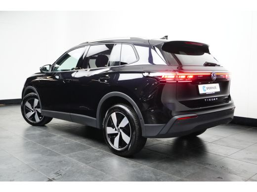Volkswagen Tiguan 1.5 TSI eHybrid 204 pk Life 6-DSG | Panoramadak | Wegklapbare Trekhaak | Rondomzicht camera | ActivLease financial lease