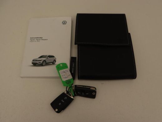 Volkswagen Tiguan Allspace 1.5 TSI Comfortline 7-persoons | 1e eigenaar | Trekhaak | Adaptive cruise | Keyless | Carplay | N... ActivLease financial lease